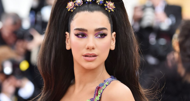 Dua Lipa promovon në mënyrë origjinale këngën e re