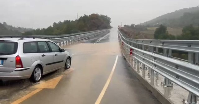 Reshjet e shiut shkaktojnë probleme në qarkun Dibër, rënia e inerteve bllokon disa akse