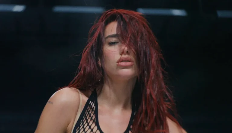 Dua Lipa publikon këngën e re në një event për fansat