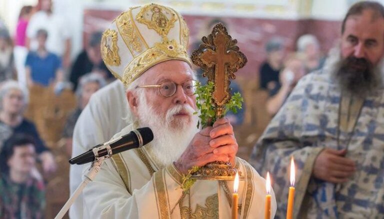 Krishtlindjet/ Mesazhi i Janullatos: Le të ecim para me durim në betejën që na pret! Imzot Dodaj: Bota po përjeton një luftë të nxitur nga urrejtja