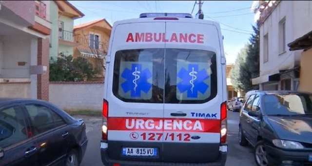 Përplasen tre makina te kthesa e Rinasit, humb jetën 32-vjeçari, plagosen tre të tjerë